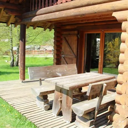 L'ours Noir En Rondins *