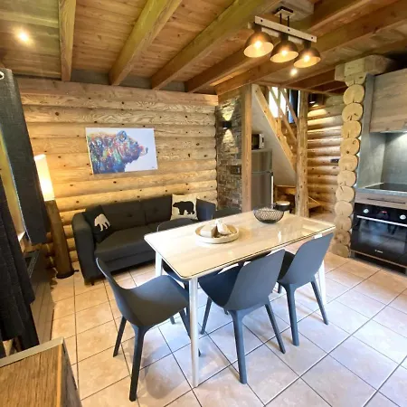 L'ours Noir En Rondins *