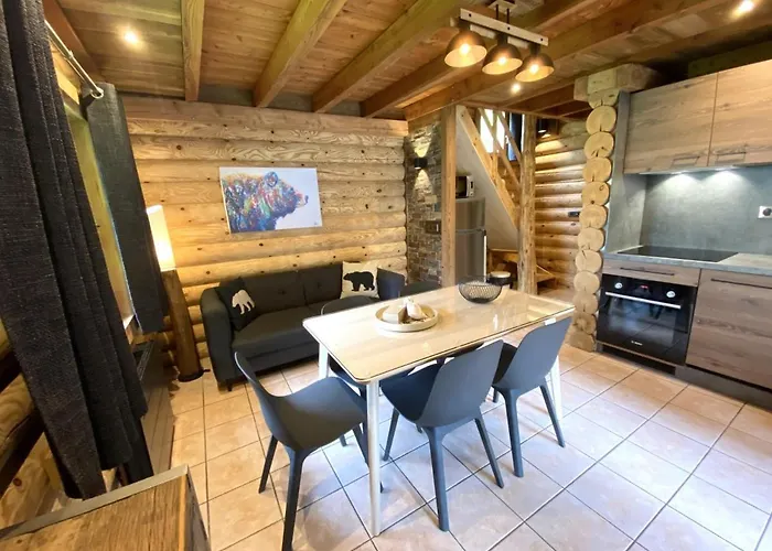 L'ours Noir En Rondins *